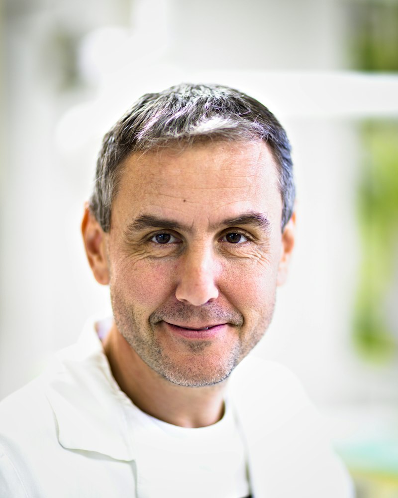 Dr. Rafael Moura